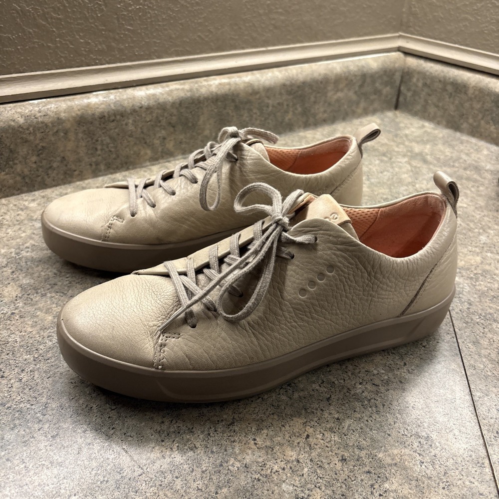 ECCO Women's Golf Tray Spikeless Golf Shoes Sz 8 Light Brown Tan Very Good